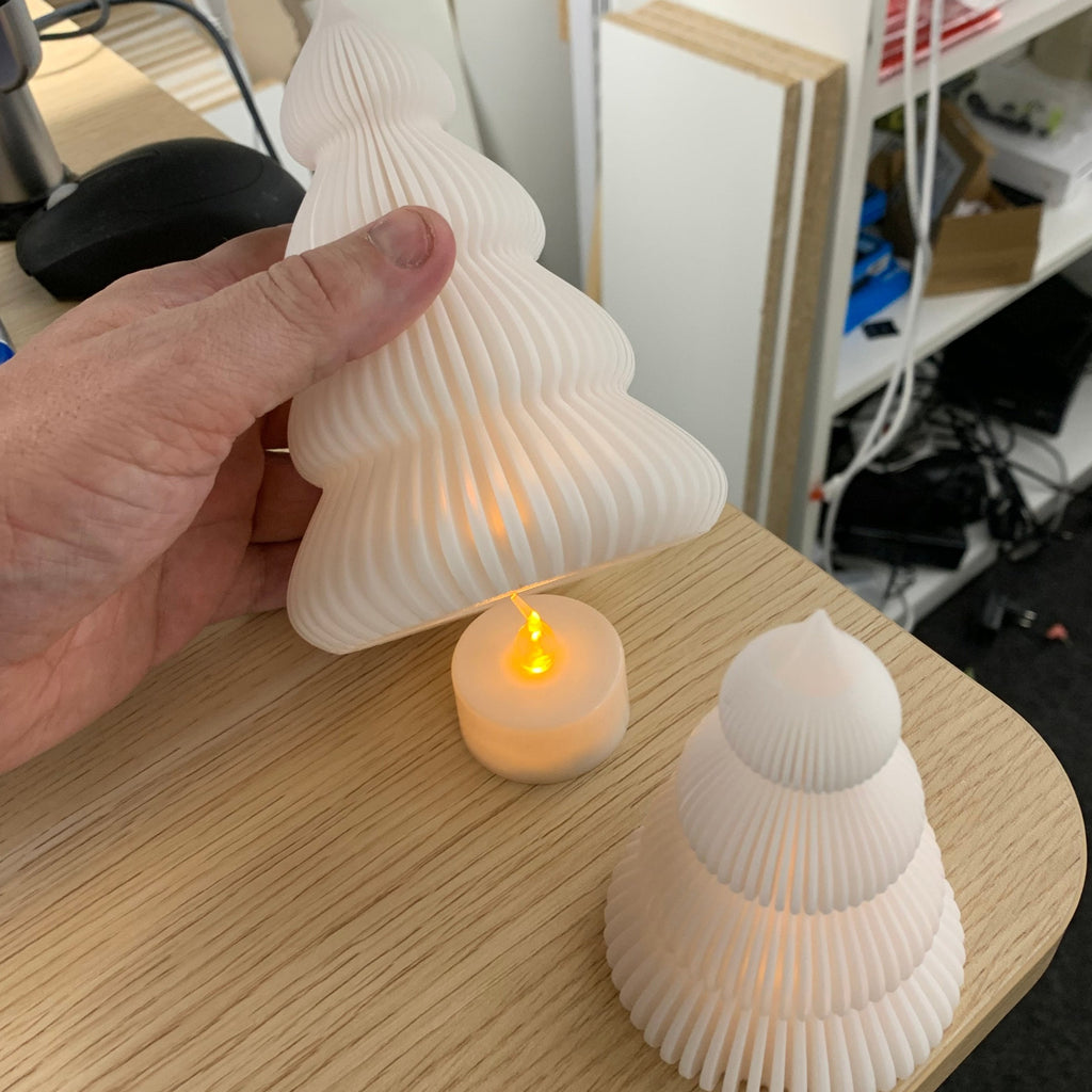 Moderne 3D-printede juletræer i hvid – stilren julepynt