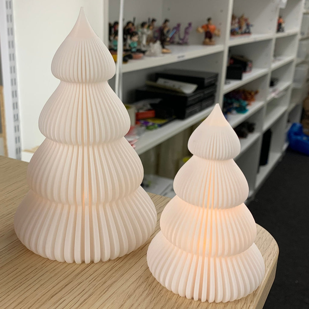 Moderne 3D-printede juletræer i hvid – stilren julepynt