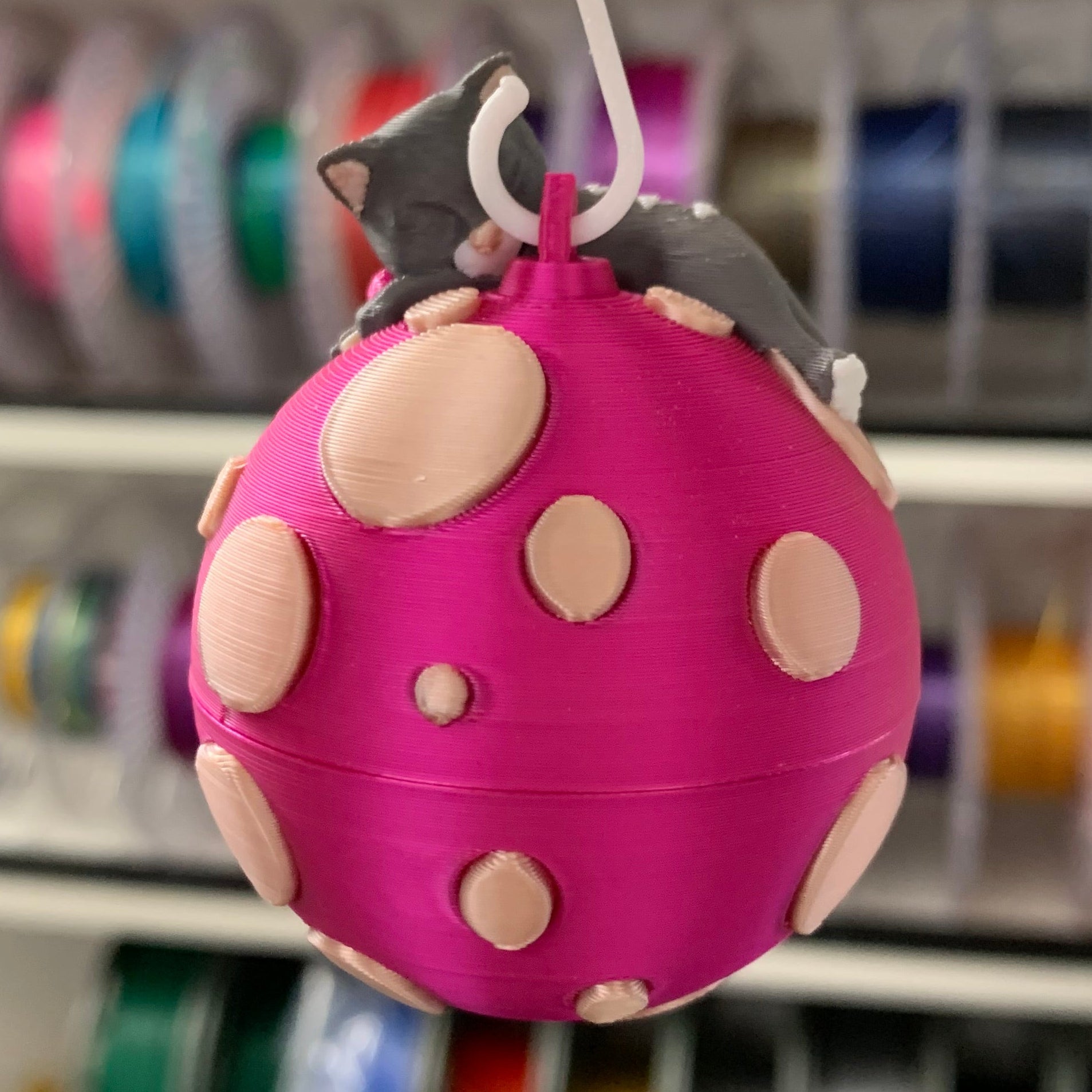 Julekugle med Kat – 3D-printet pynt (Ø 5 cm)